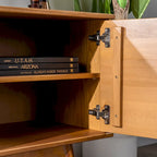 Meuble TV en bois massif de style Mid-Century Middlebrook de 70 po