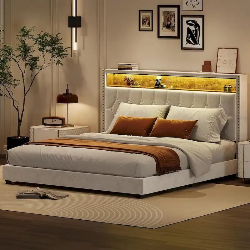Lit plateforme capitonné en velours avec tête de lit de rangement et ailes cloutées