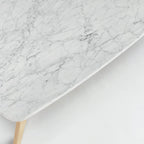Belle table basse en marbre blanc de Carrare italien pour un salon modernisé et élégant