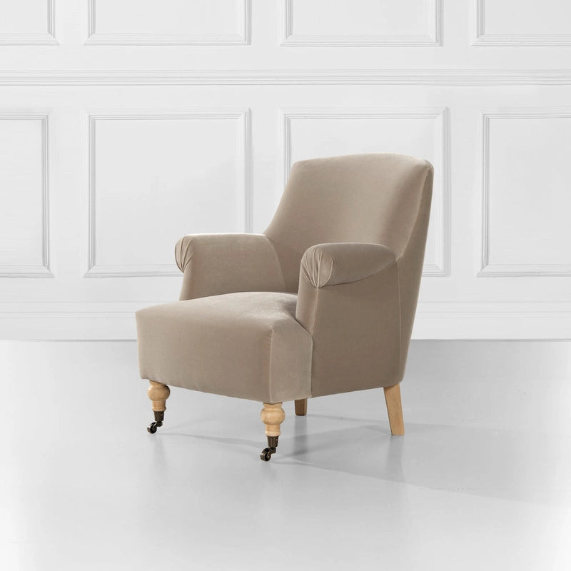 Fauteuil d'appoint Eloise 30 en velours de transition plissé avec accoudoirs chaussettes