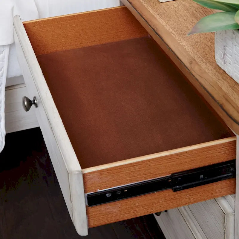 Table de chevet 3 tiroirs "Farmhouse Reimagined" avec station de charge
