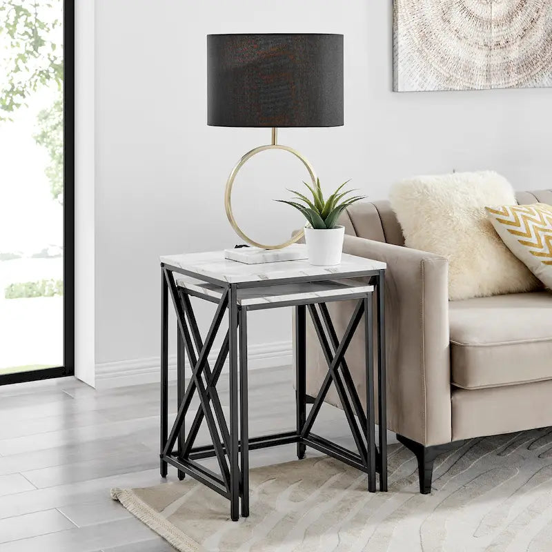 Tables gigognes modernes avec plateau en placage d'effet marbre et cadre en métal noir - Lot de 2