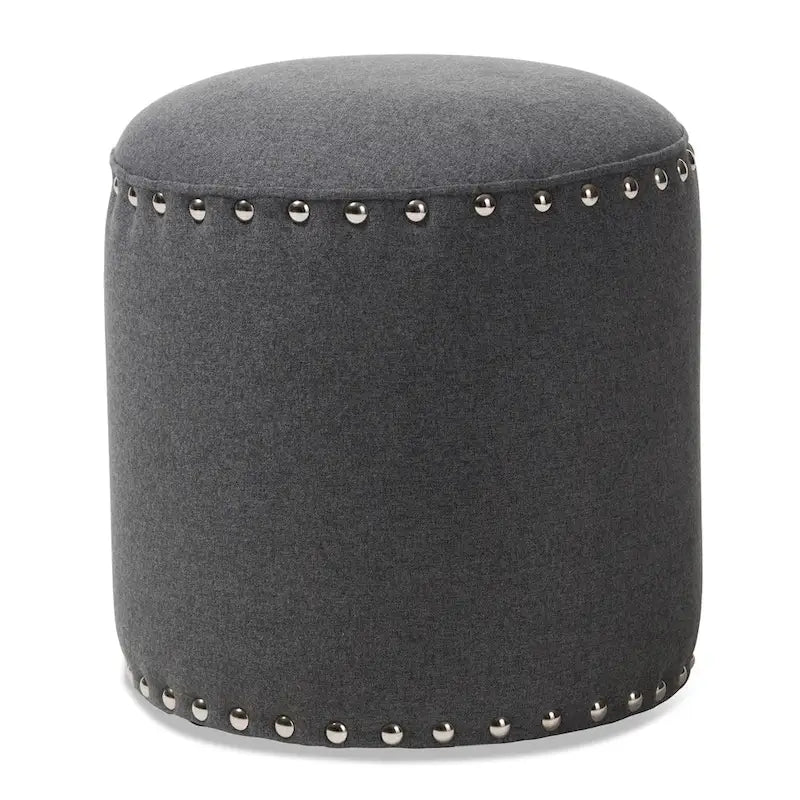 Rosine, ottoman en tissu garni de clous, style moderne et contemporain